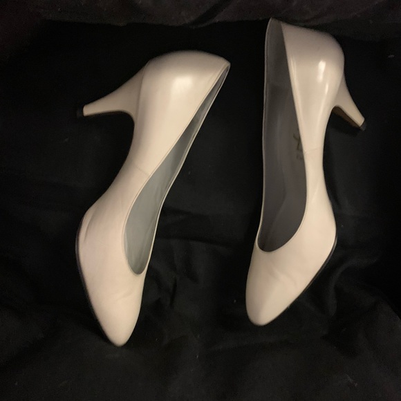 Yves Saint Laurent Beige Leather Pumps Size EU 36/ US 6 - Picture 8 of 15